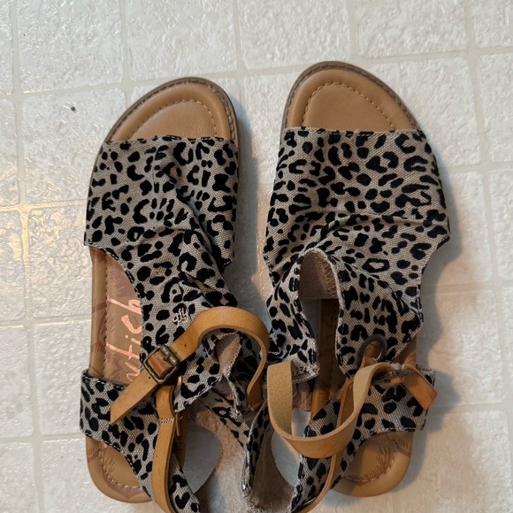 Blowfish Leopard Print Sandals with Brown Straps - Picture 5 of 5